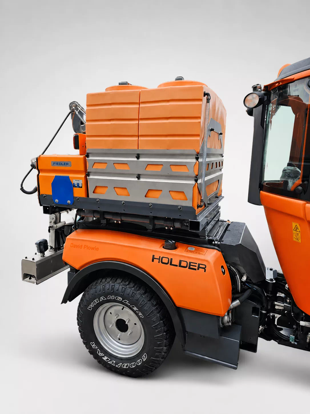 Holder C65SC Kommunaltraktor – Winterdienst mit professioneller Winterdienstausrüstung