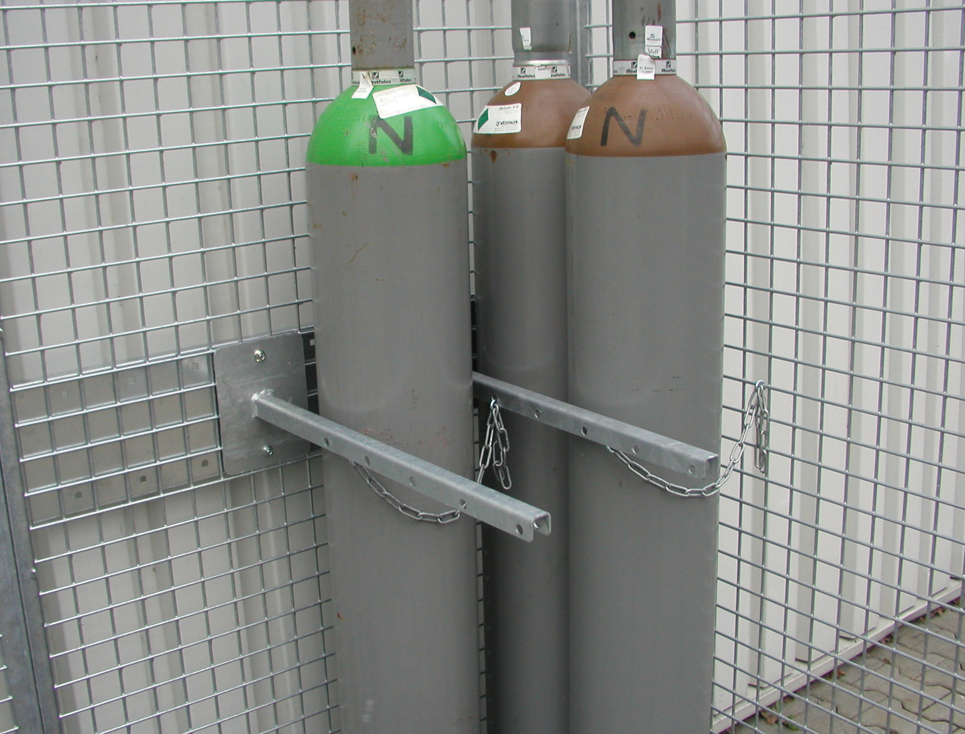 Flaschenhalter mit Kettensicherung, feuerverzinkt