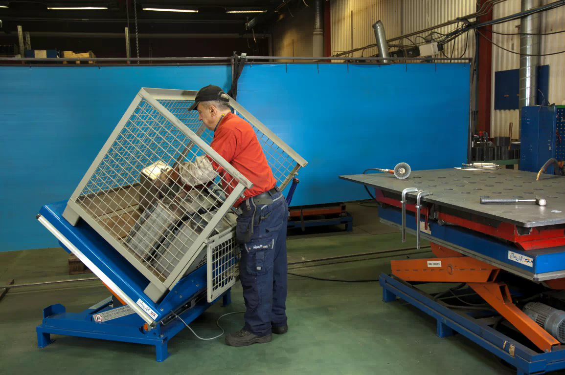 Hubneigegerät zum Heben und Neigen von Paletten und Gitterboxen