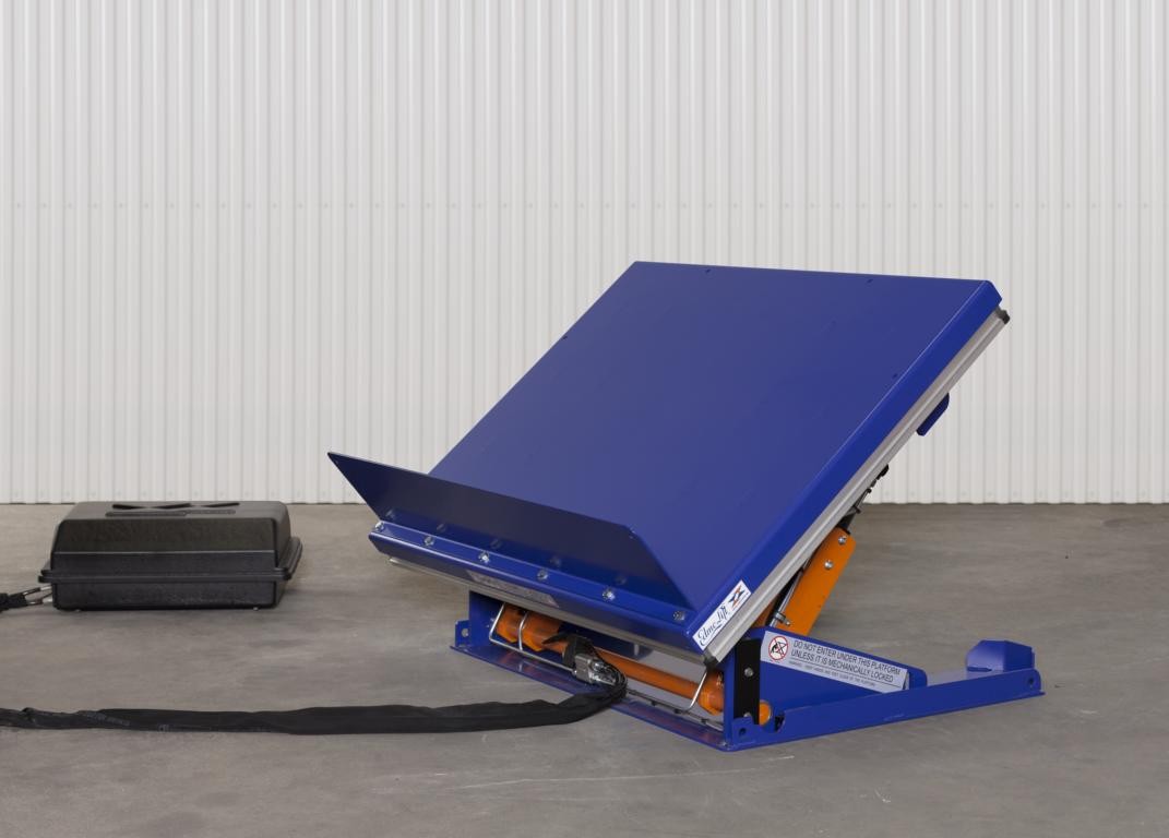 Hub-Neigegerät zum Heben und Neigen von Paletten und Gitterboxen