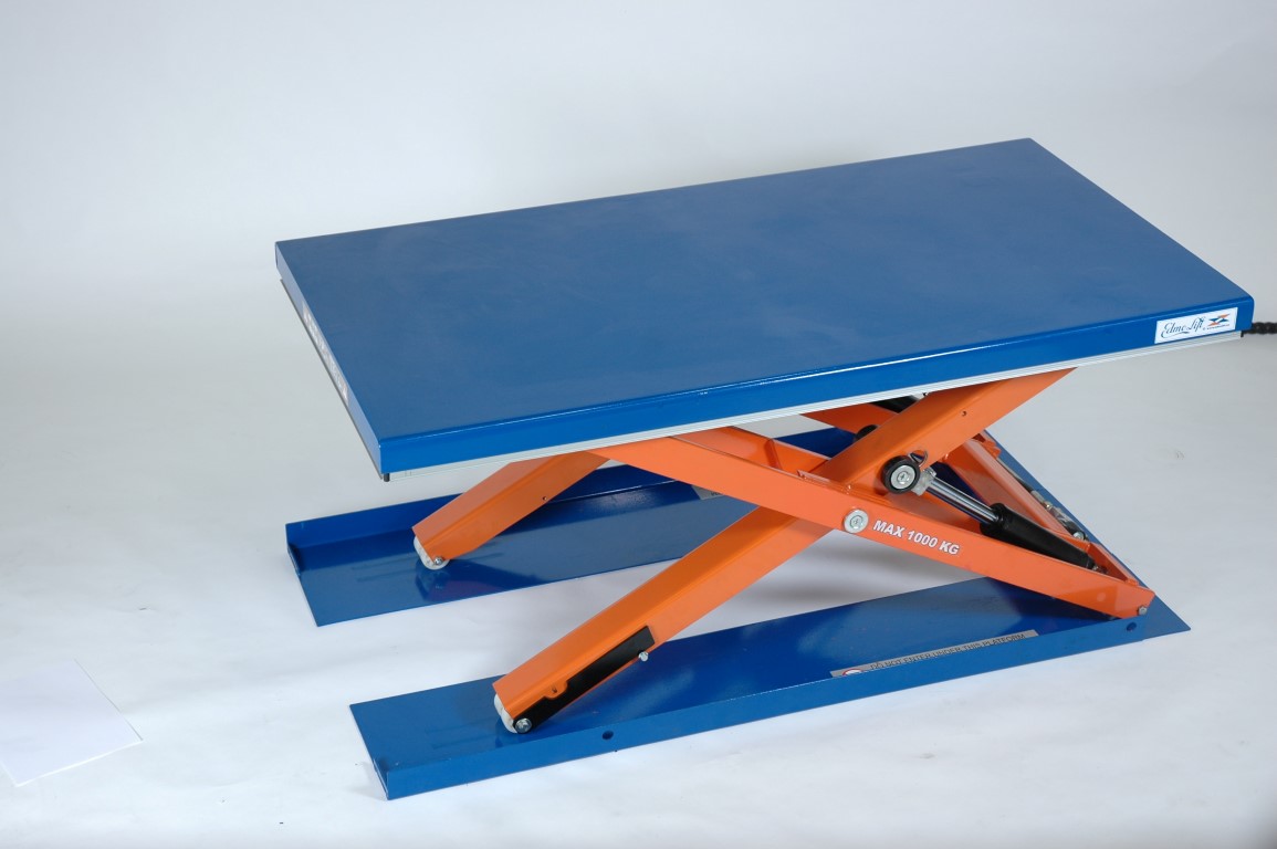 Flachhubtisch mit niedriger Höhe für das Beladen mit Hubwagen.