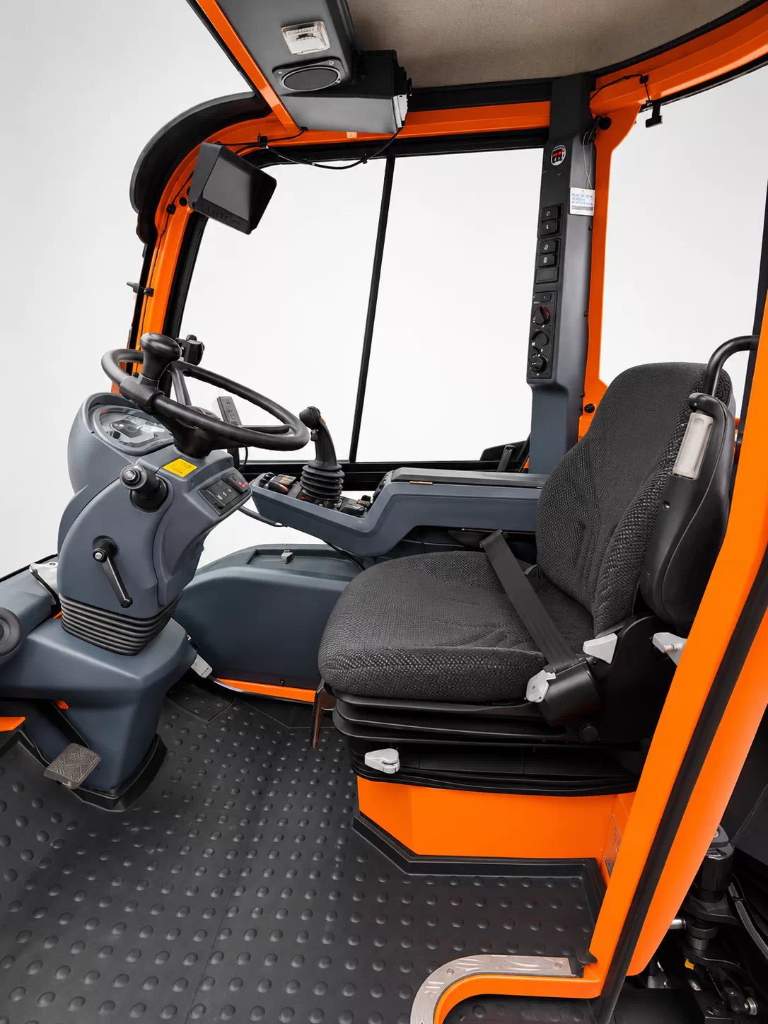 Holder C65SC Kommunaltraktor – Winterdienst mit professioneller Winterdienstausrüstung