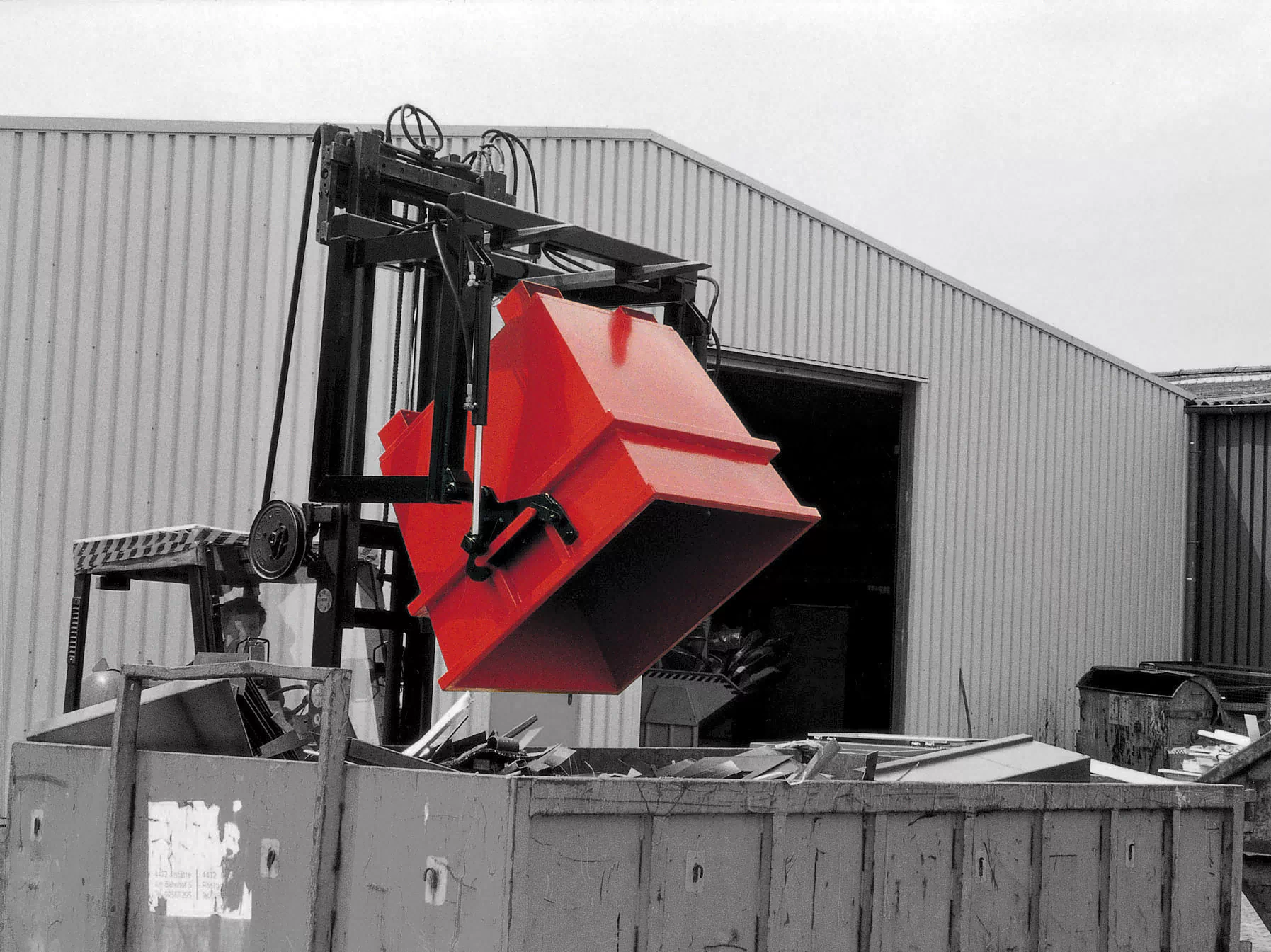 Universalcontainer UC 1000, feuerverzinkt