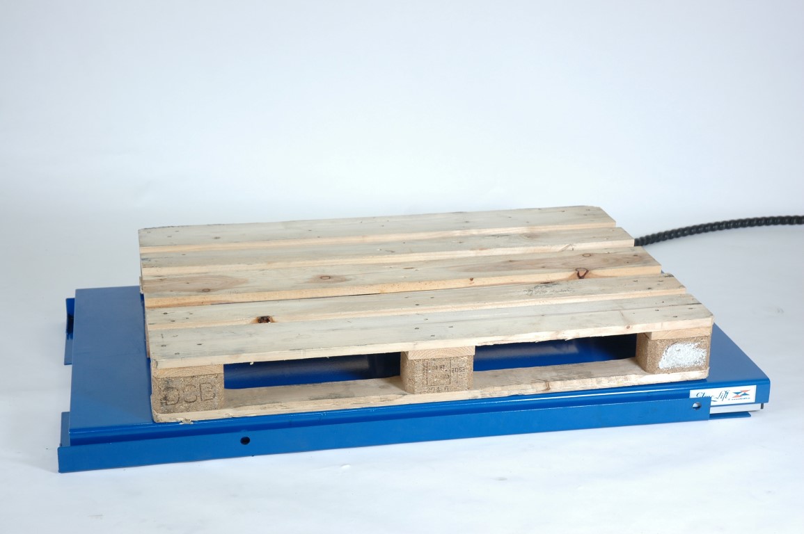 Flachhubtisch mit Palette