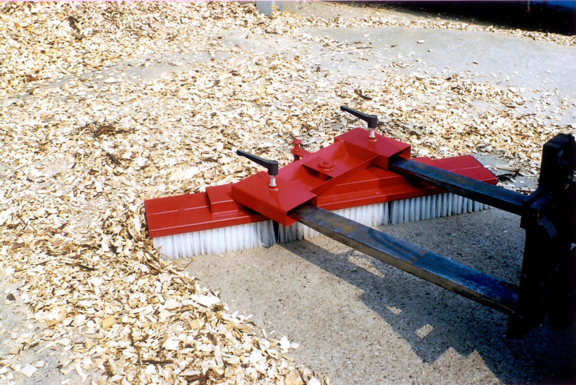 Gabelstapler-Kehrbesen SKB 100, lackiert, Feuerrot