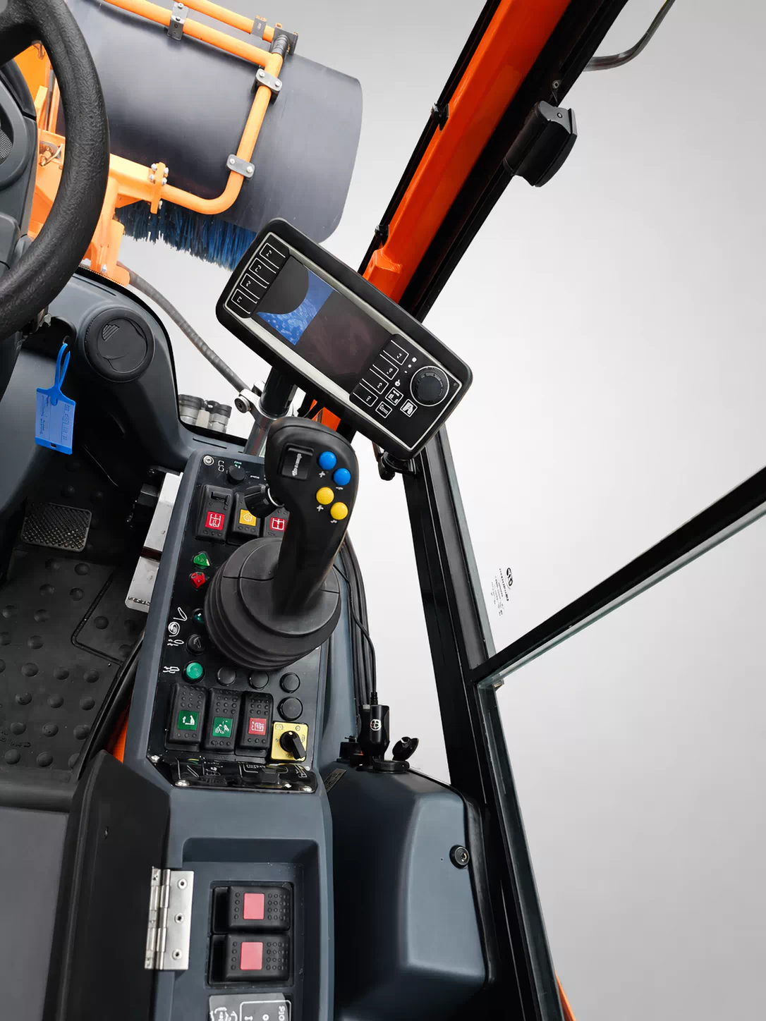 Holder C65SC Kommunaltraktor – Winterdienst mit professioneller Winterdienstausrüstung