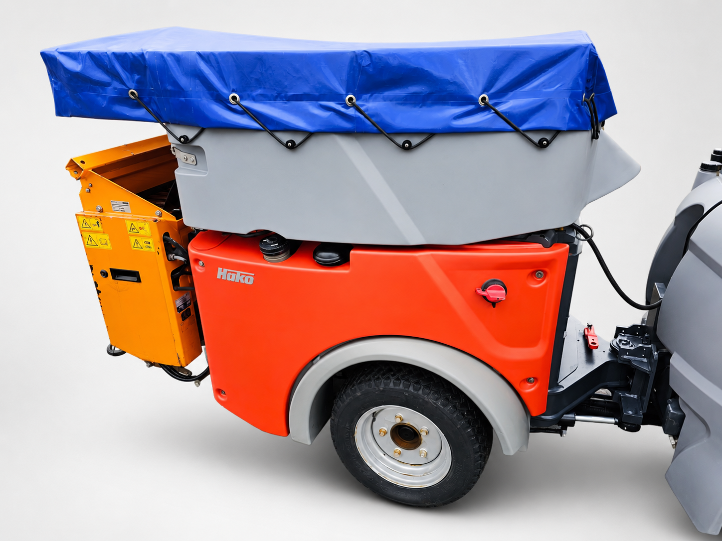 Hako Citymaster 600 Winterdienst – kommunaler Geräteträger mit Schneekehrmaschine, Streuer und Kipperpritsche