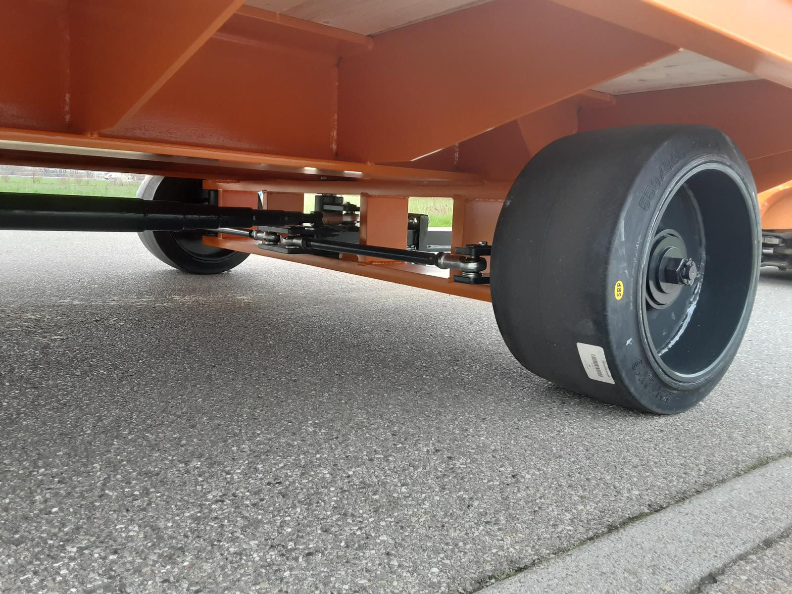 Bereifung vom Schwerlastanhänger 20.000 kg