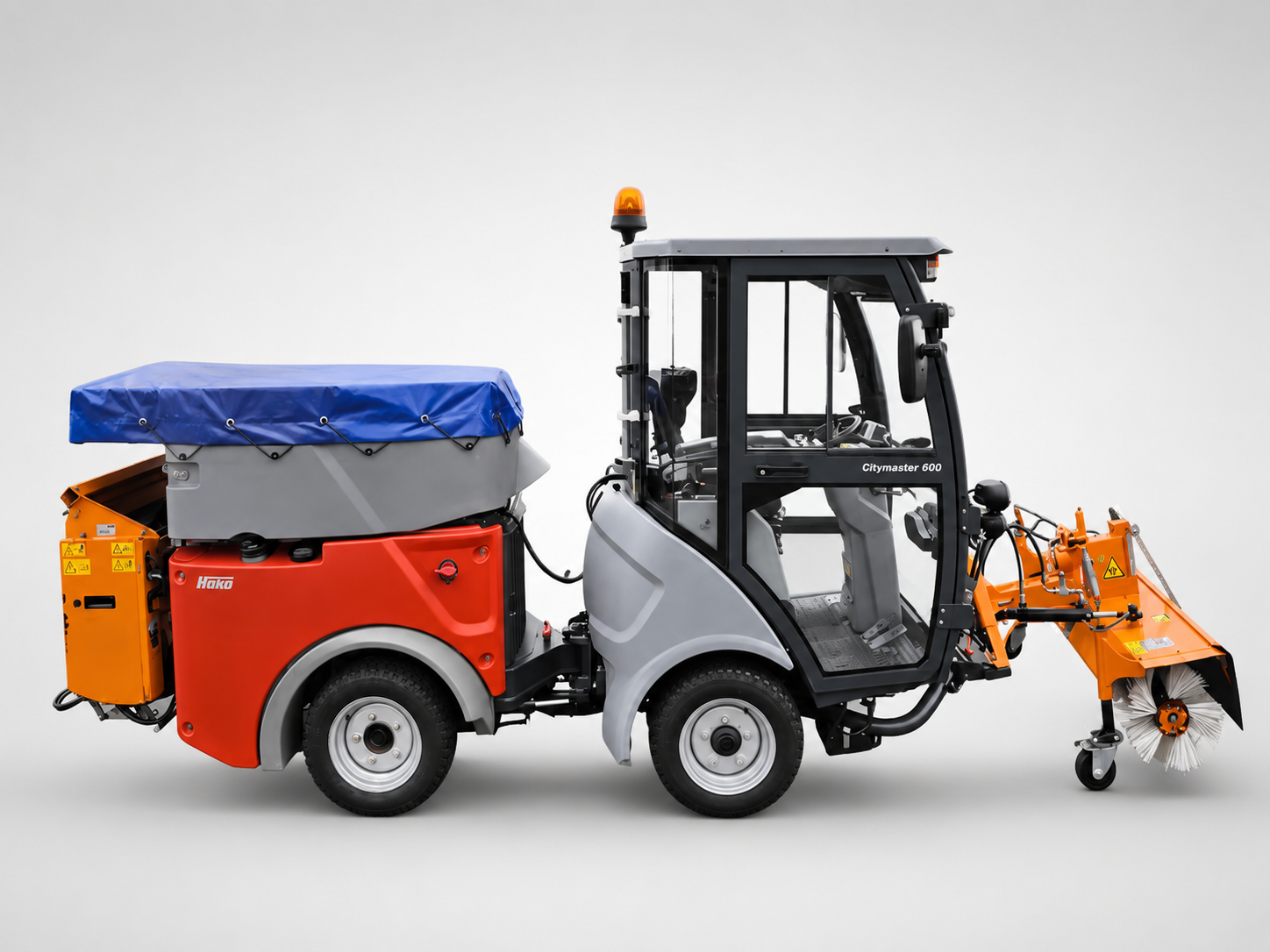Hako Citymaster 600 Winterdienst – kommunaler Geräteträger mit Schneekehrmaschine, Streuer und Kipperpritsche