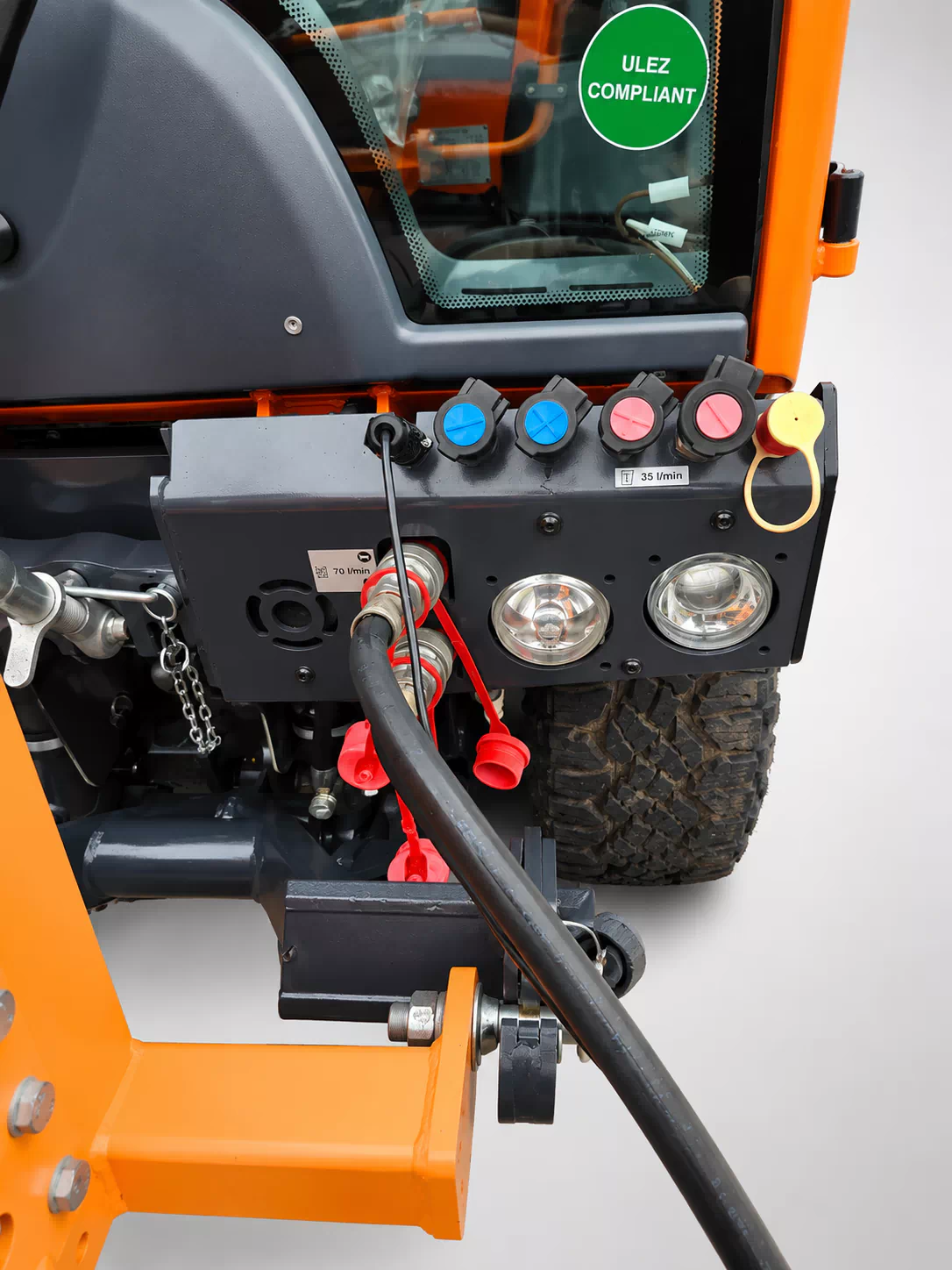 Holder C65SC Kommunaltraktor – Winterdienst mit professioneller Winterdienstausrüstung