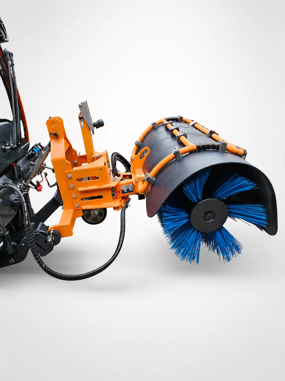 Holder C65SC Kommunaltraktor – Winterdienst mit professioneller Winterdienstausrüstung
