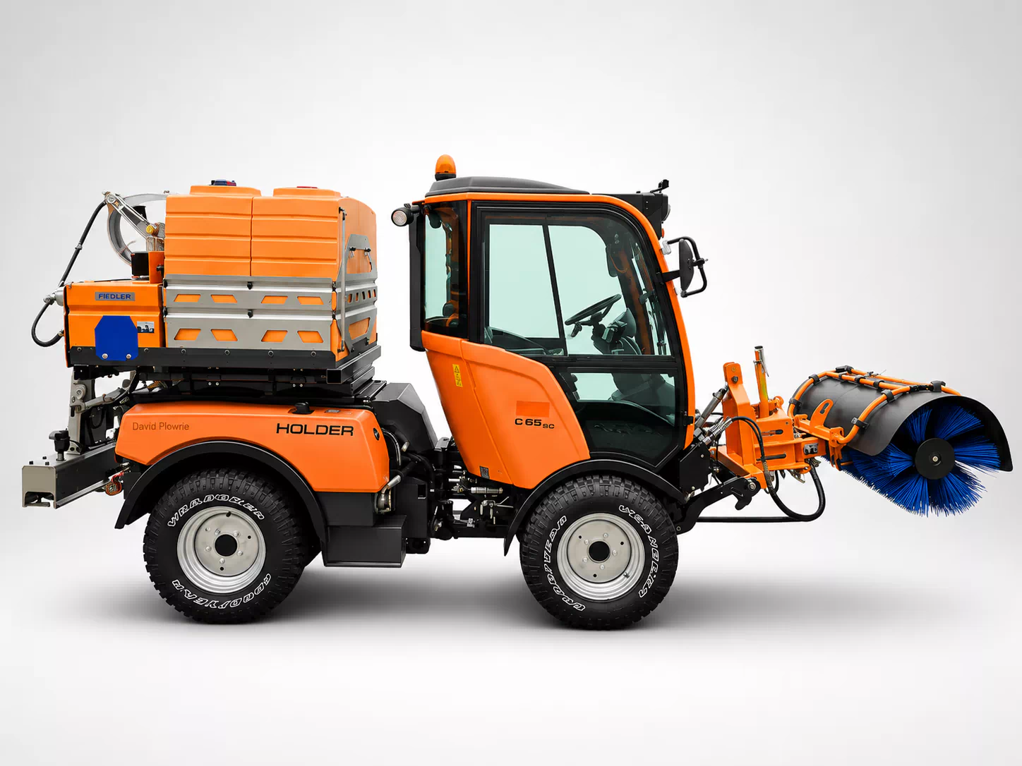Holder C65SC Kommunaltraktor – Winterdienst mit professioneller Winterdienstausrüstung