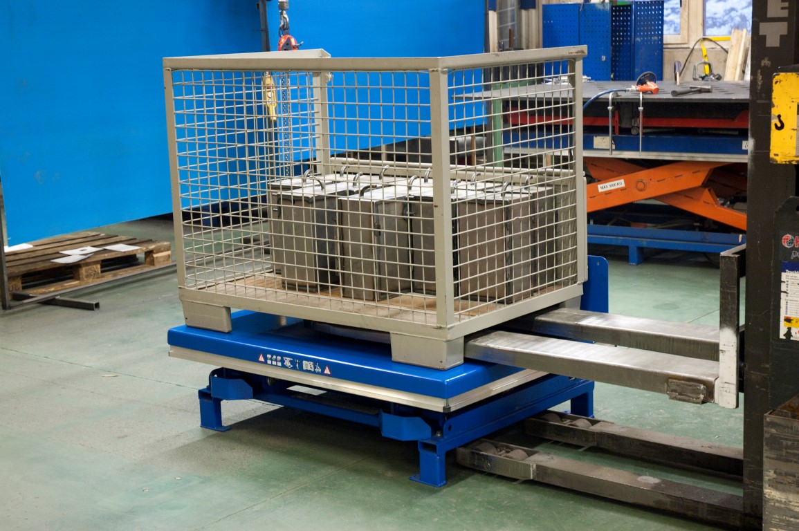 Hubneigegerät zum Heben und Neigen von Paletten und Gitterboxen