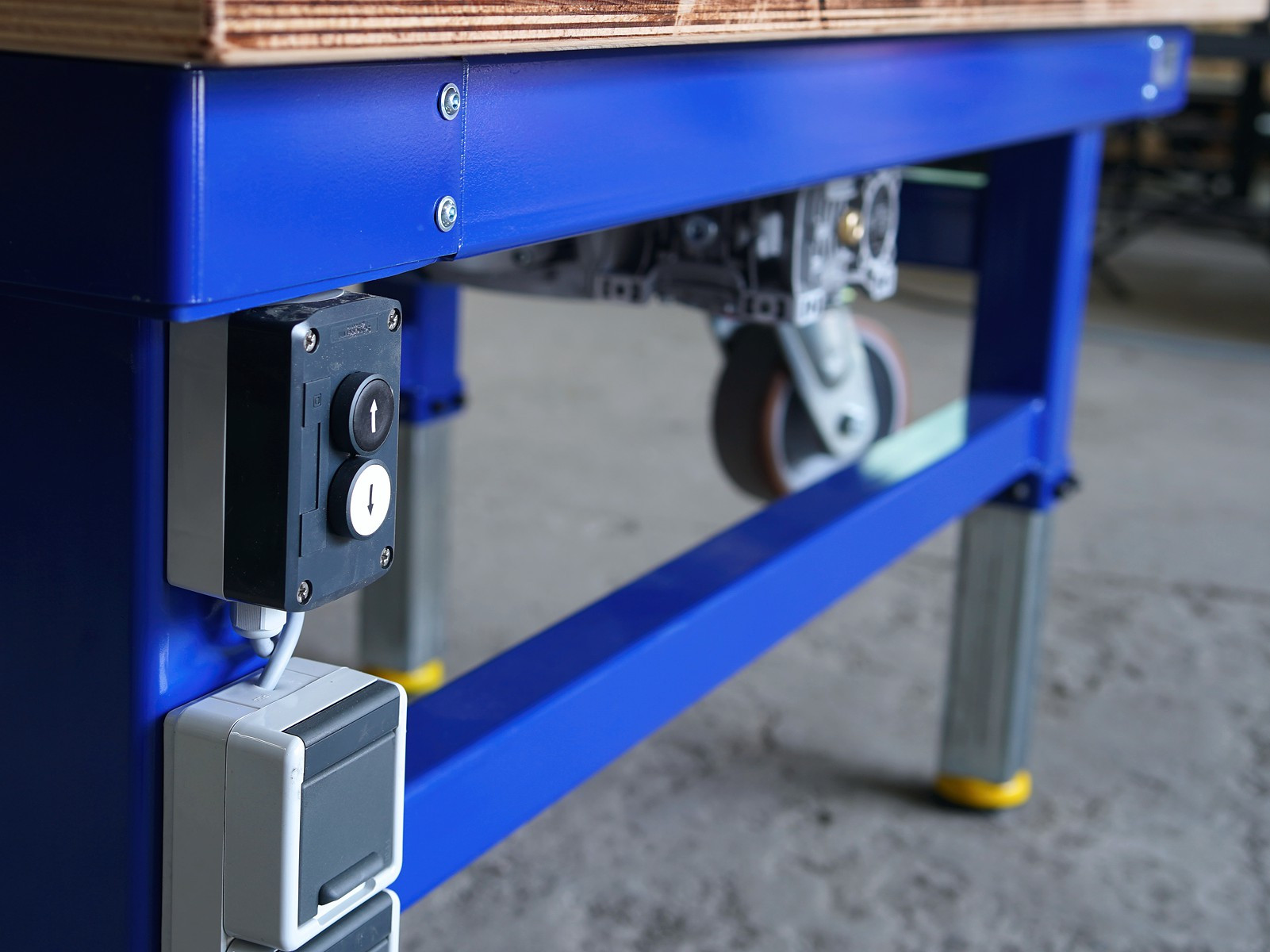 Fahrbarer 6000 kg Arbeitstisch - Tischplatte 1500x1500