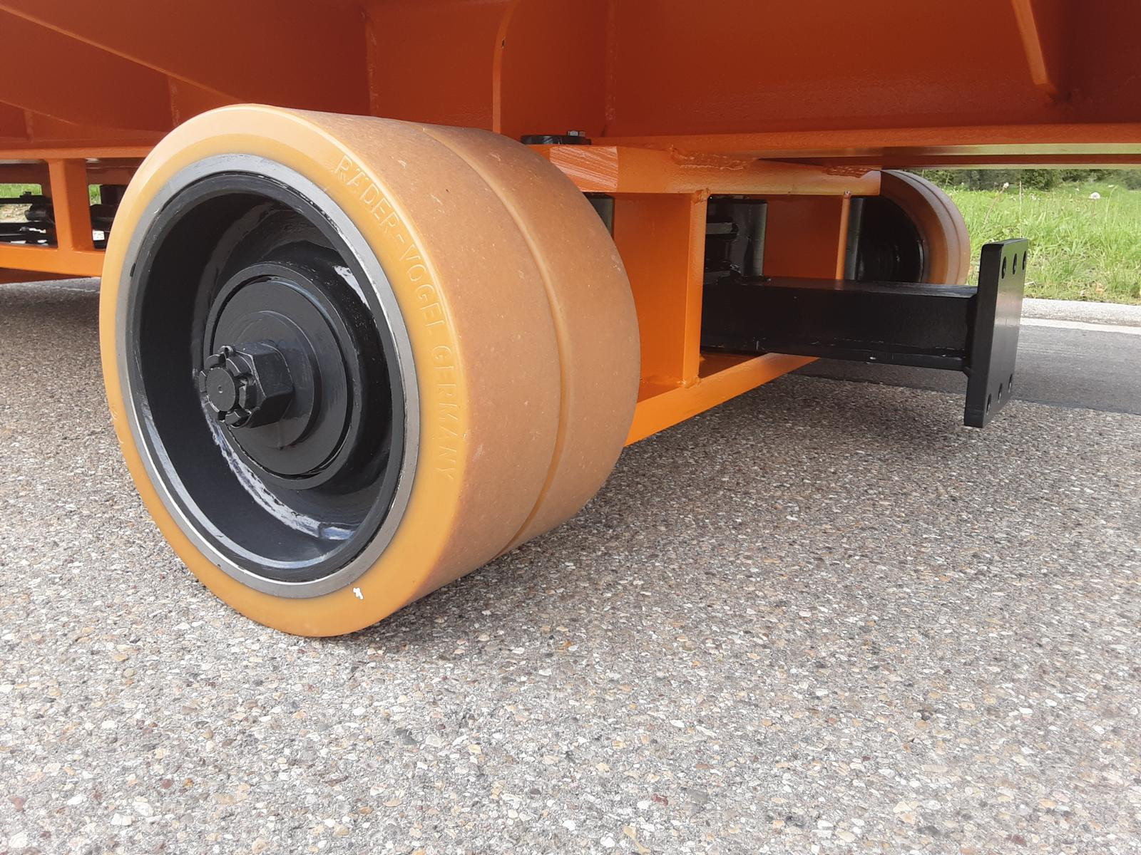 Musterbild 8 x Bandagen als Zwillingsrad 350 x 110 – 270 auf Stahlfelge