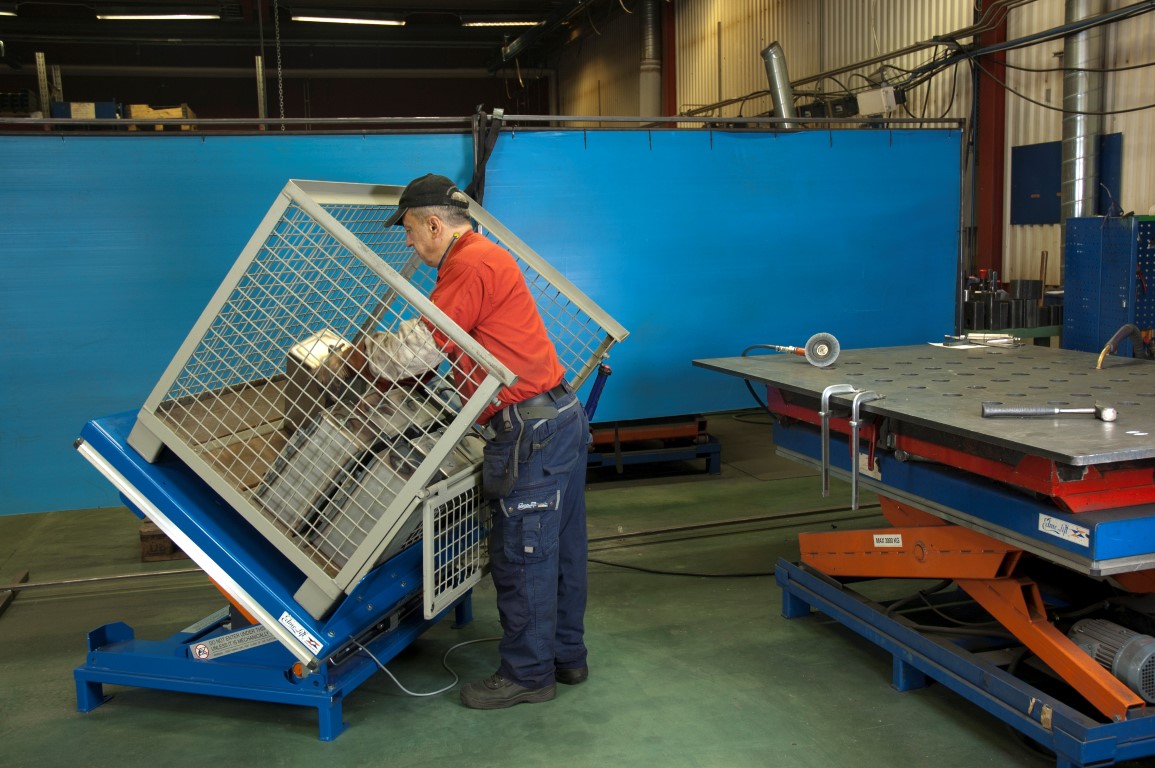 Hubneigegerät zum Heben und Neigen von Paletten und Gitterboxen