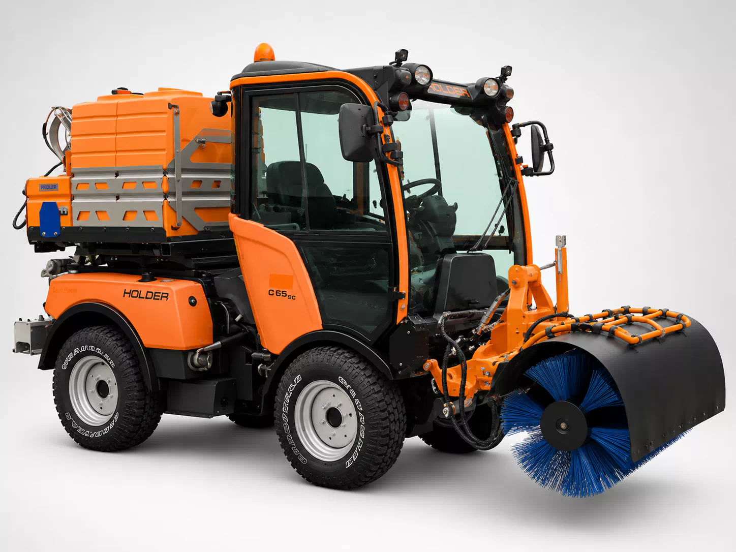 Holder C65SC Kommunaltraktor – Winterdienst mit professioneller Winterdienstausrüstung